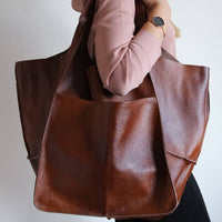 VINTAGE TOTE BAG WITH SPACIOUS STORAGE CAPACITY