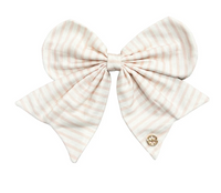 Mary Square Magnetic Cake Stand & Bow