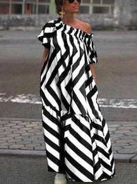 Rosa Sexy Loose One-Shoulder Print Flared Sleeve Dress: Black
