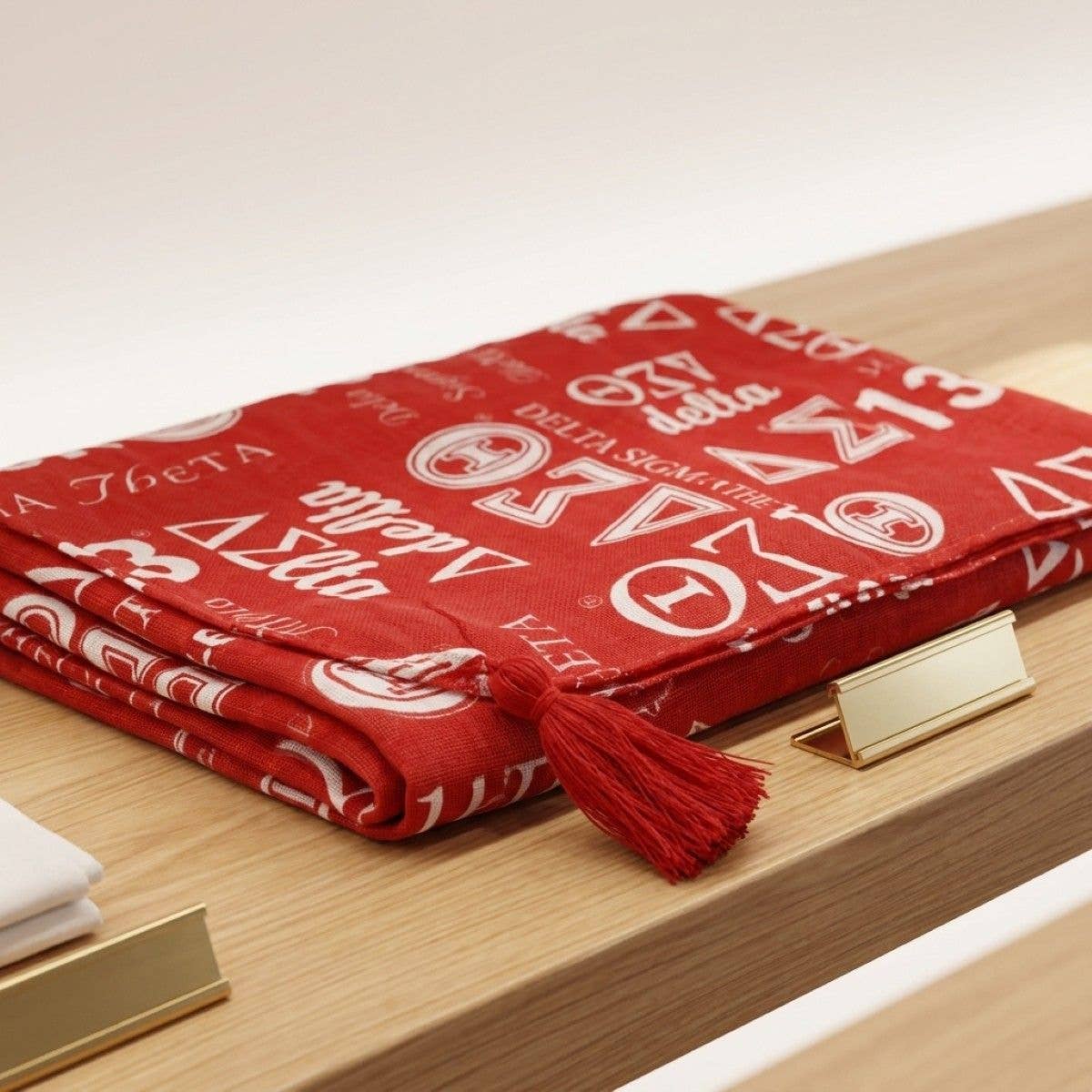 DST Red and White Graphic Print Viscose Kimono: Color: Red and White / Plating: Multi Tone / Size: 34 x 34 inches